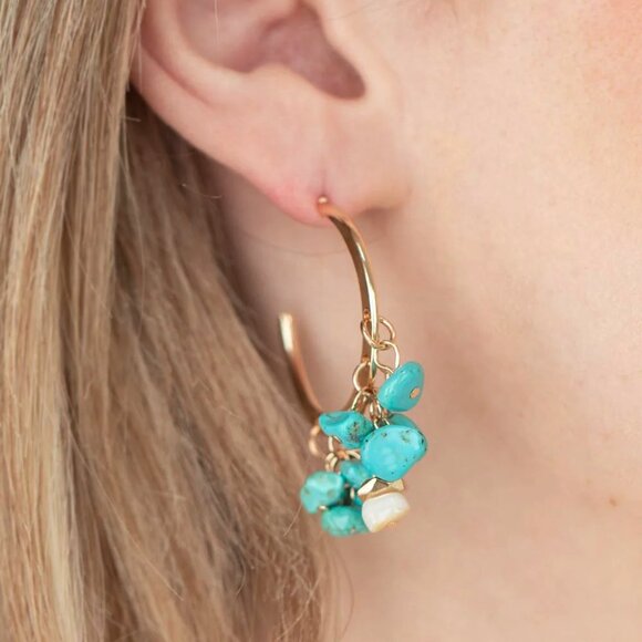 Paparazzi Jewelry Accessories - Gorgeously Grounding - Gold Earrings - Vintage - Picture 1 of 4